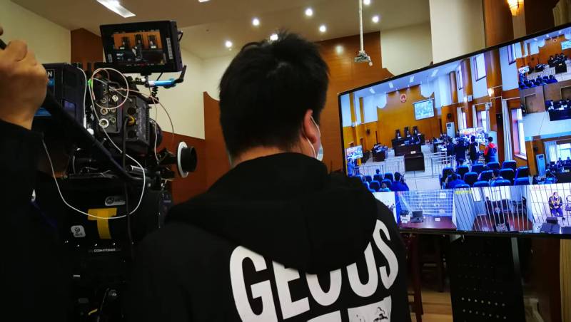 AI生成VS人工创意——澄城县广告片拍摄公司的技术浪漫主义实践